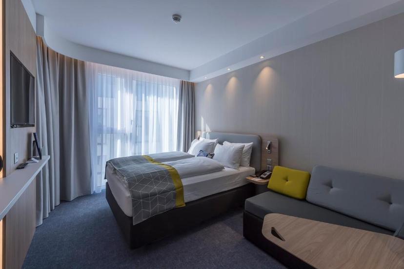 Holiday Inn Express Lucerne image 1